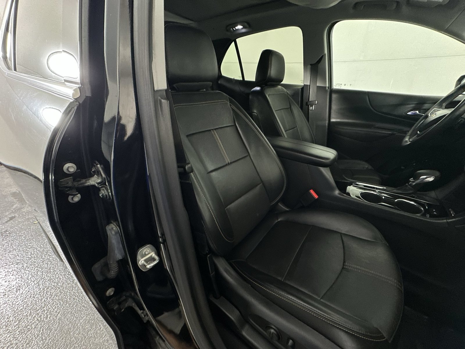 Used 2023 Chevrolet Equinox Premier FWD image 27