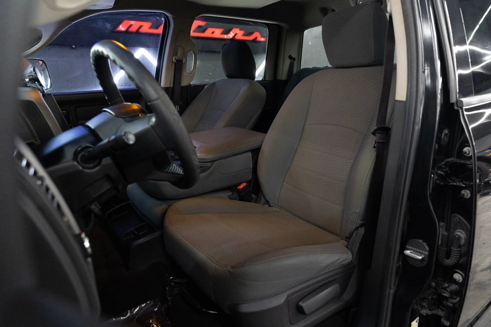 Used 2017 RAM 1500 Express w/ Express Value Package RWD image 12