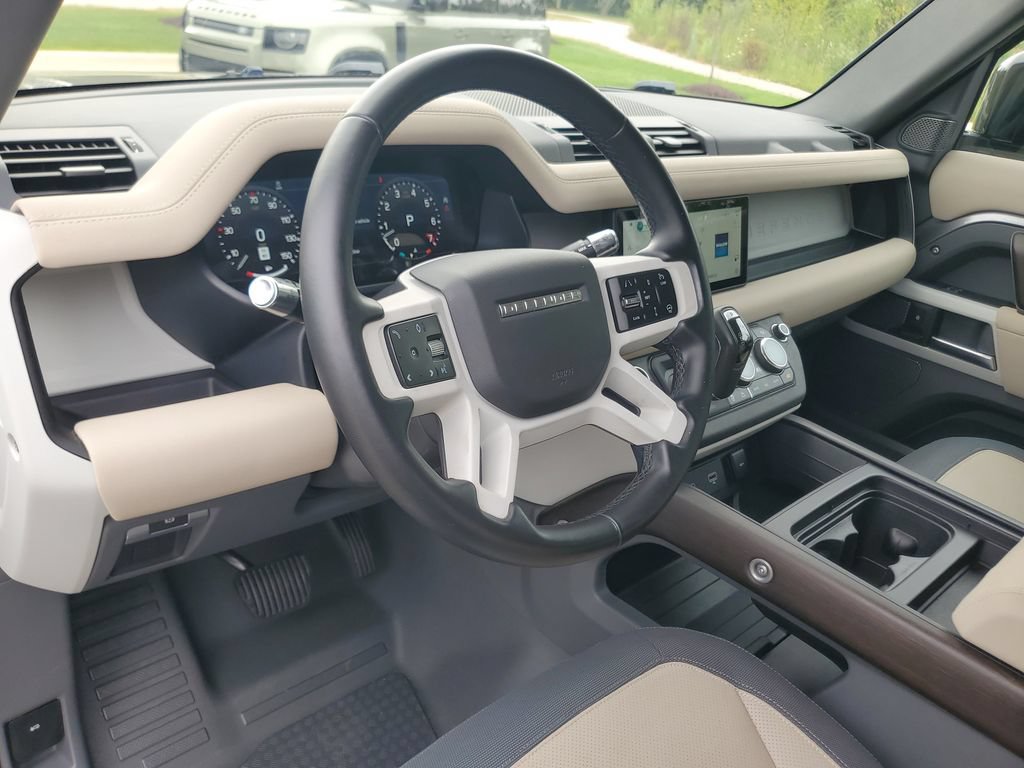 Used 2022 Land Rover Defender 110 X-Dynamic SE AWD/4WD image 15