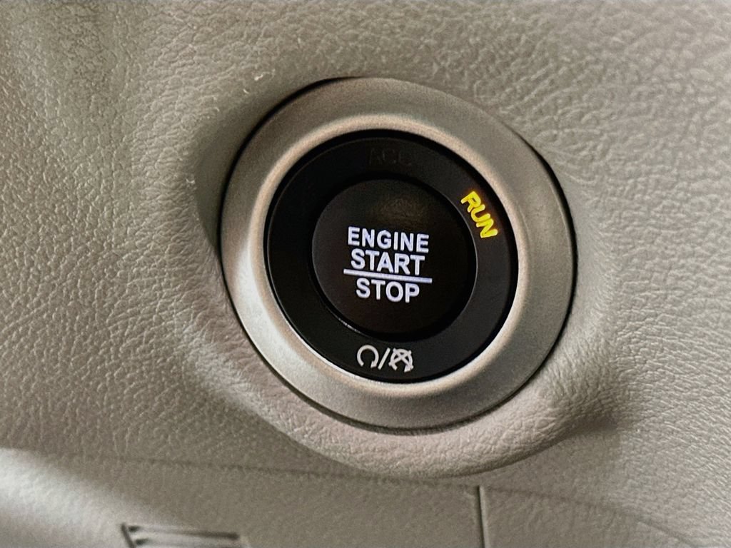 Certified 2023 Chrysler Pacifica Touring-L FWD image 22