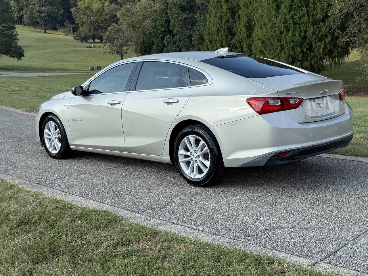 Used 2016 Chevrolet Malibu LT w/ Leather Package FWD image 8