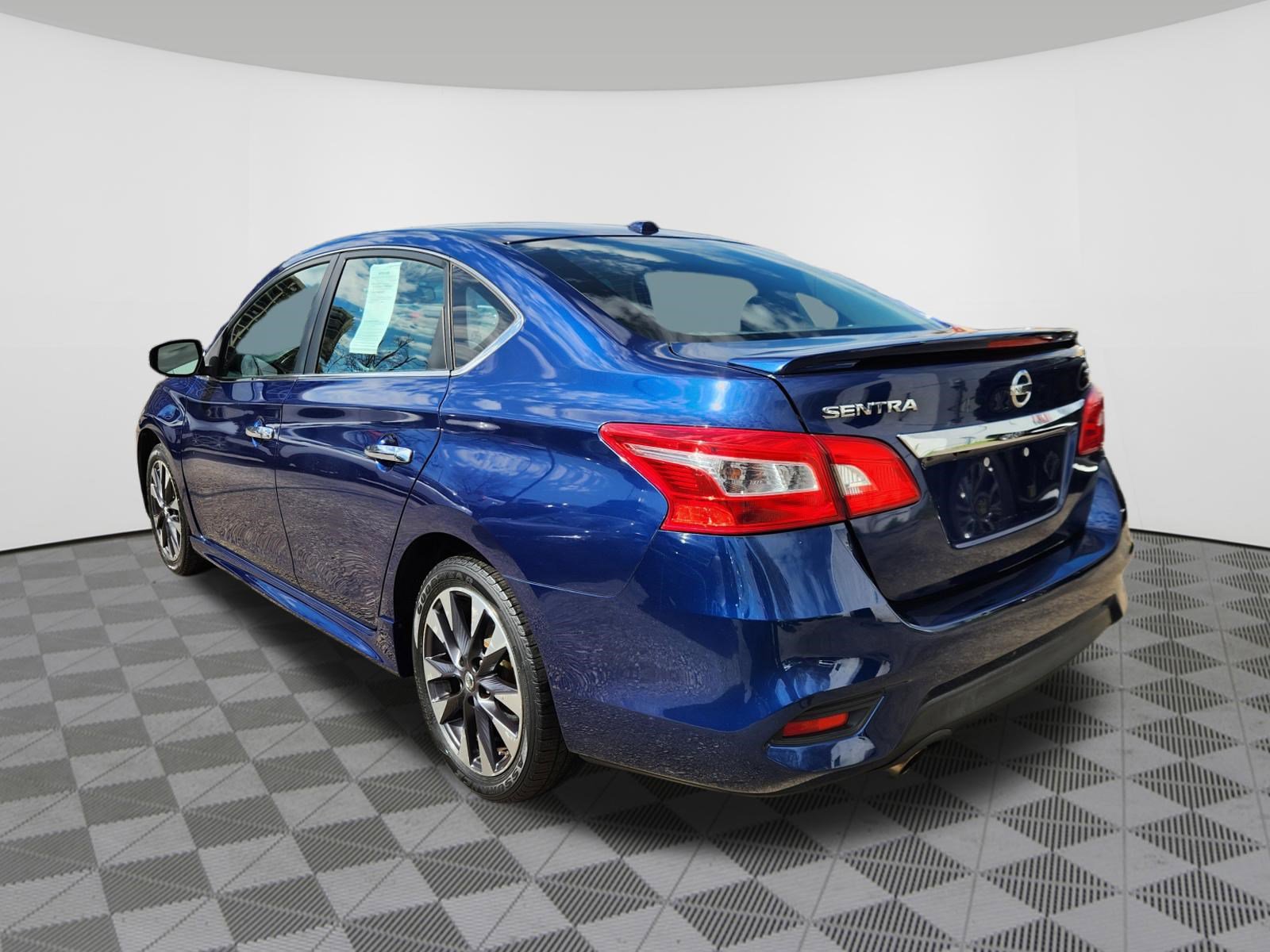 Used 2016 Nissan Sentra SR w/ SR Premium Package image 3