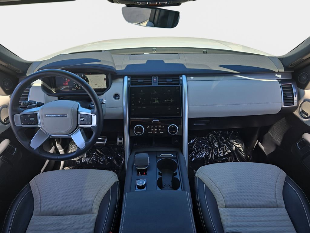 Certified 2023 Land Rover Discovery HSE R-Dynamic image 9