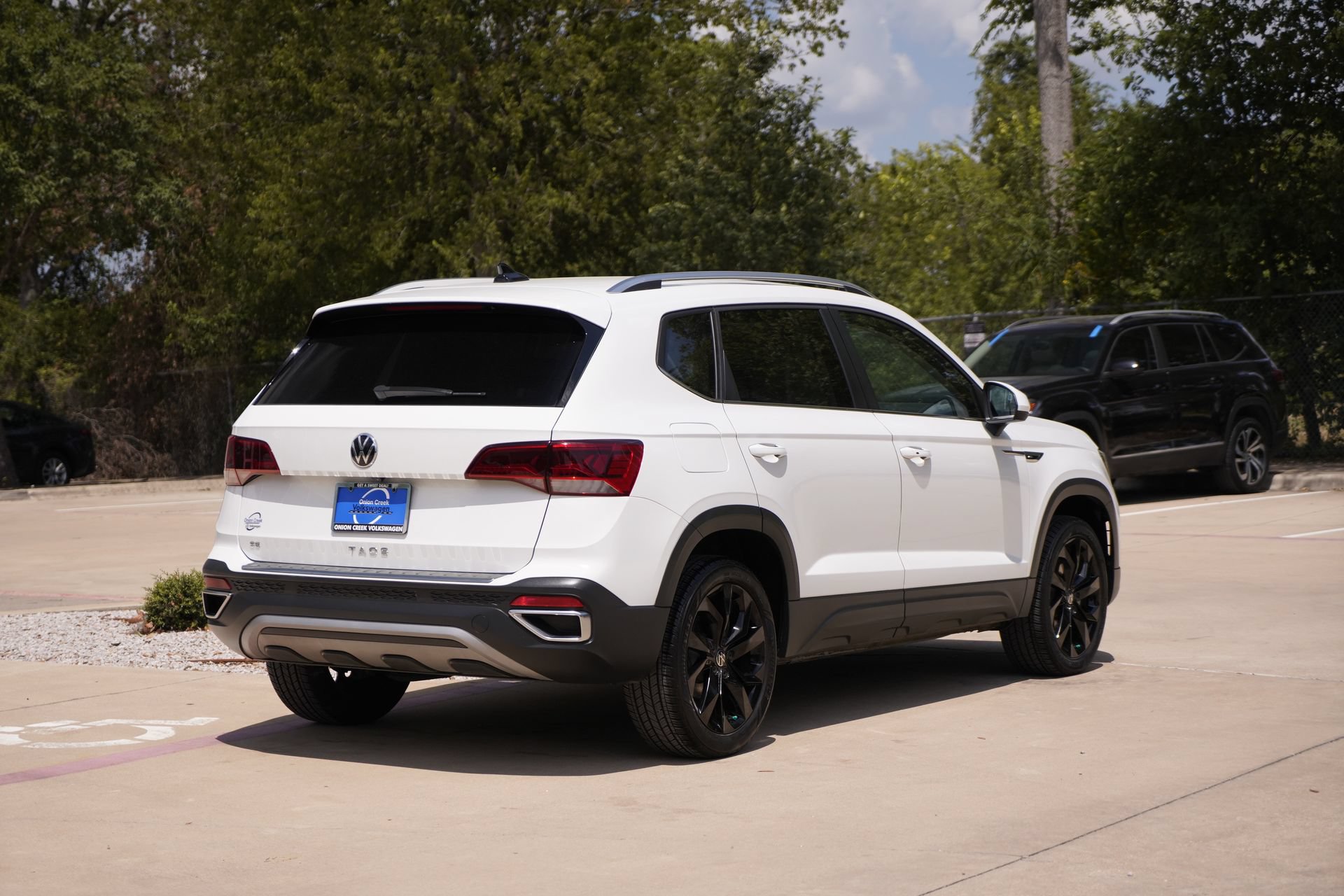 Certified 2023 Volkswagen Taos SE w/ Black Wheel Package FWD image 5