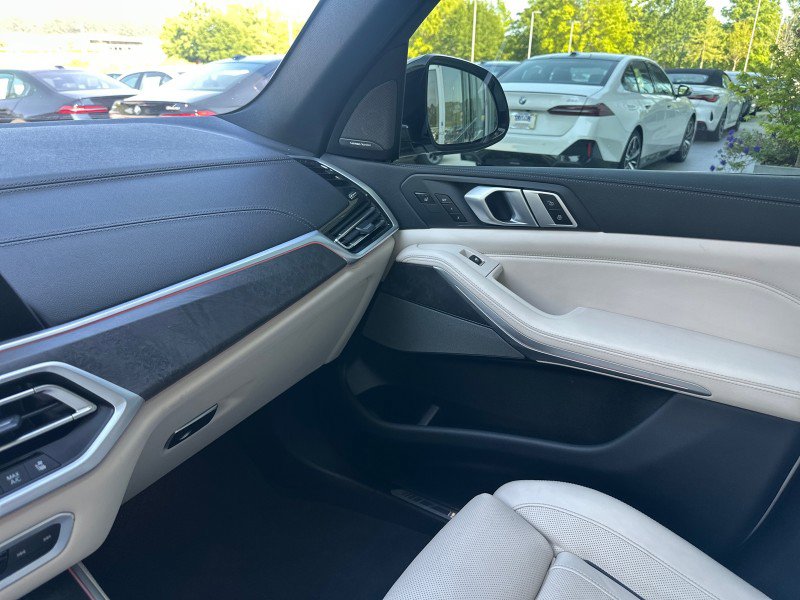 Used 2021 BMW X5 M50i image 57