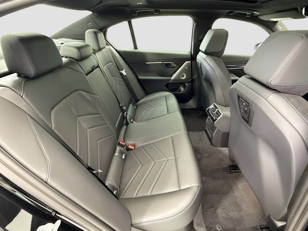 New 2027 BMW 550e xDrive AWD/4WD image 21