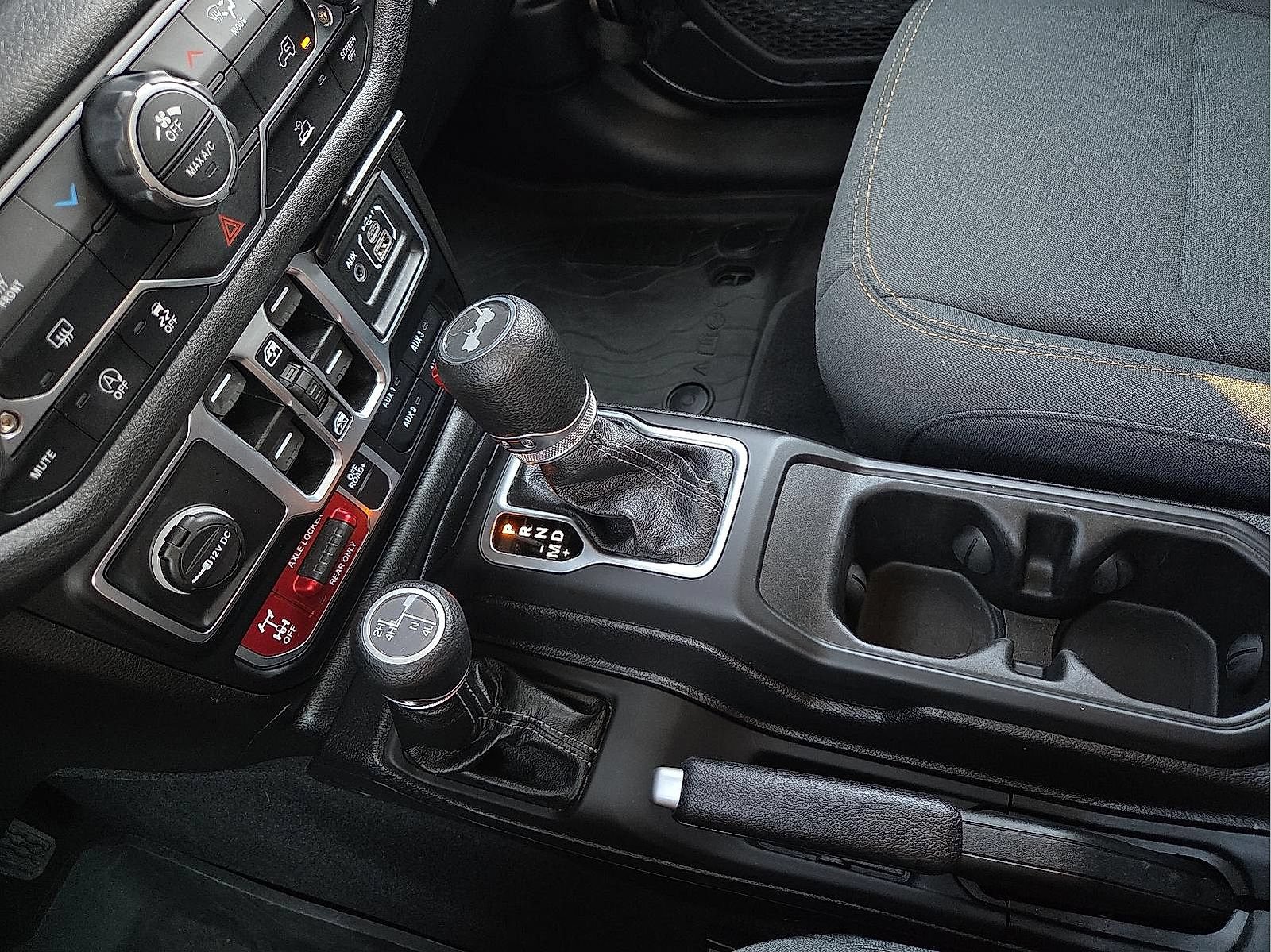 Used 2025 Jeep Wrangler Unlimited Sport AWD/4WD image 25
