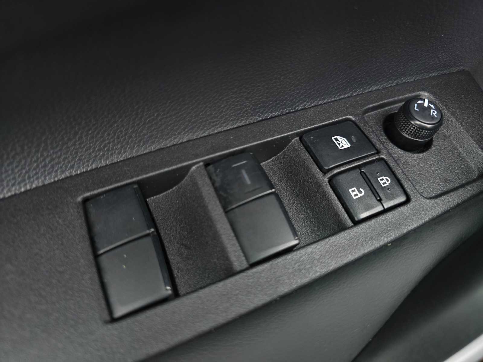 Certified 2025 Toyota Corolla SE image 25