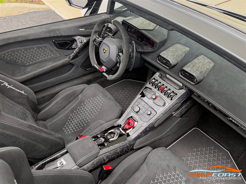 Used 2019 Lamborghini Huracan Performante AWD/4WD image 35