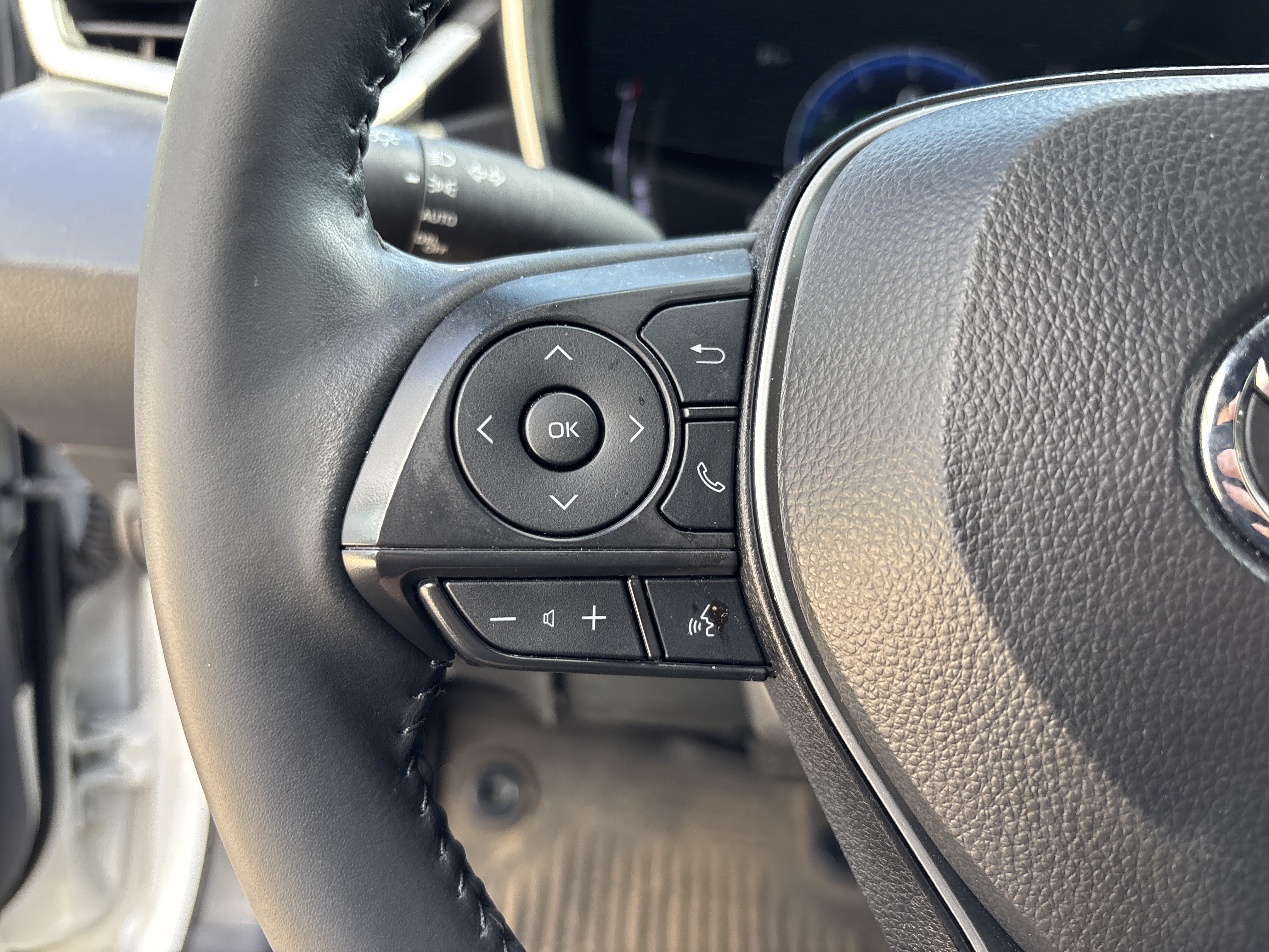 Used 2025 Toyota Corolla XSE FWD image 17