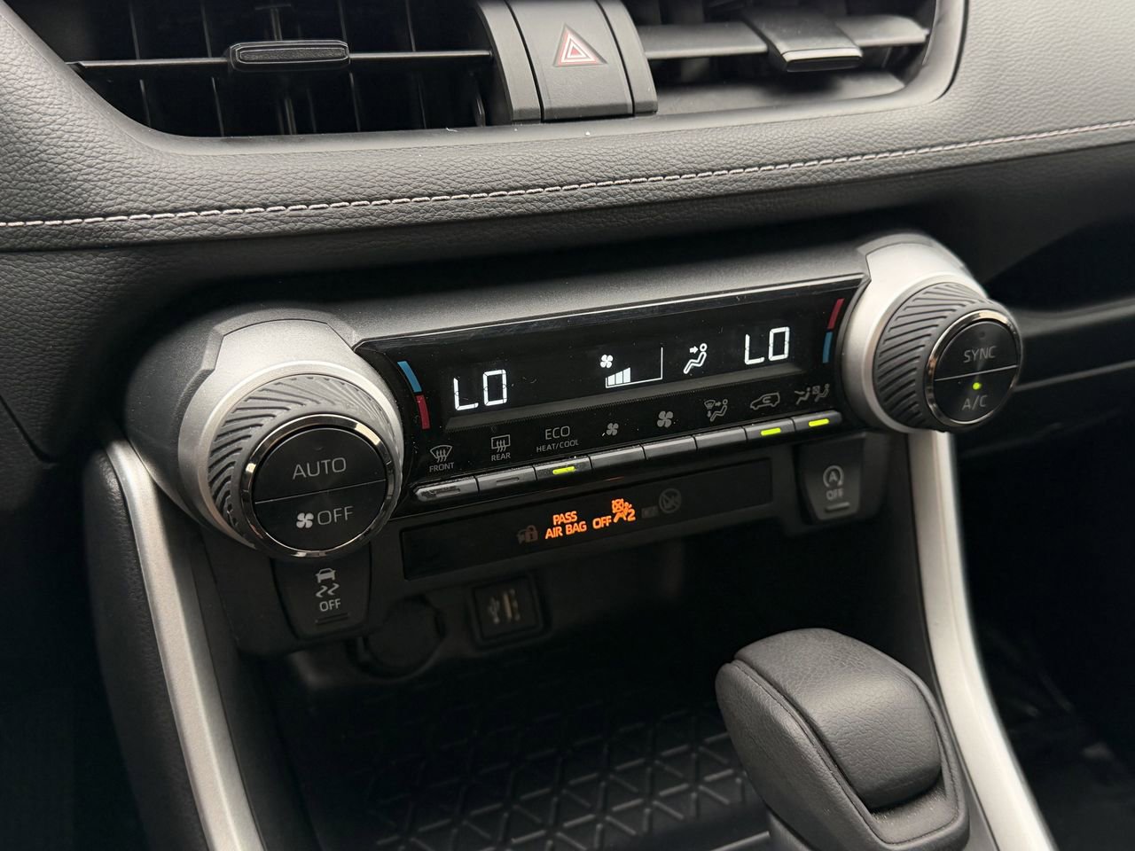 Used 2025 Toyota RAV4 XLE FWD image 21