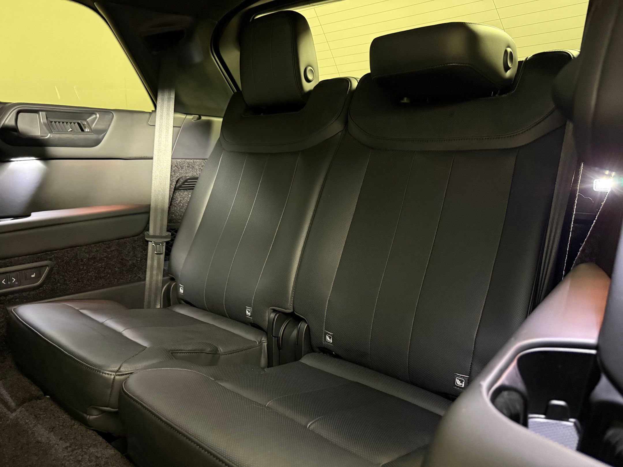 Used 2025 Land Rover Range Rover Long Wheelbase SE image 26