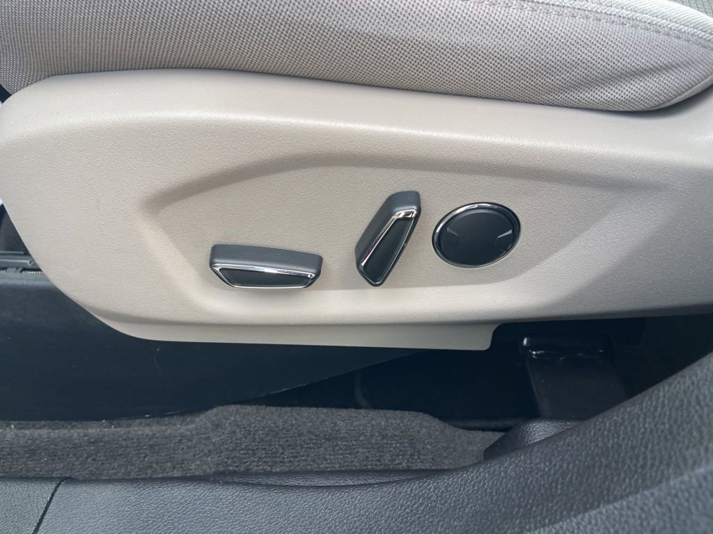 Used 2018 Ford Explorer XLT w/ Equipment Group 201A image 20