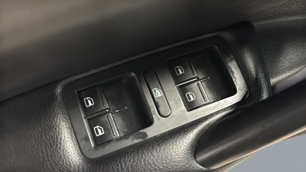 Used 2015 Volkswagen Passat TDI SE image 15