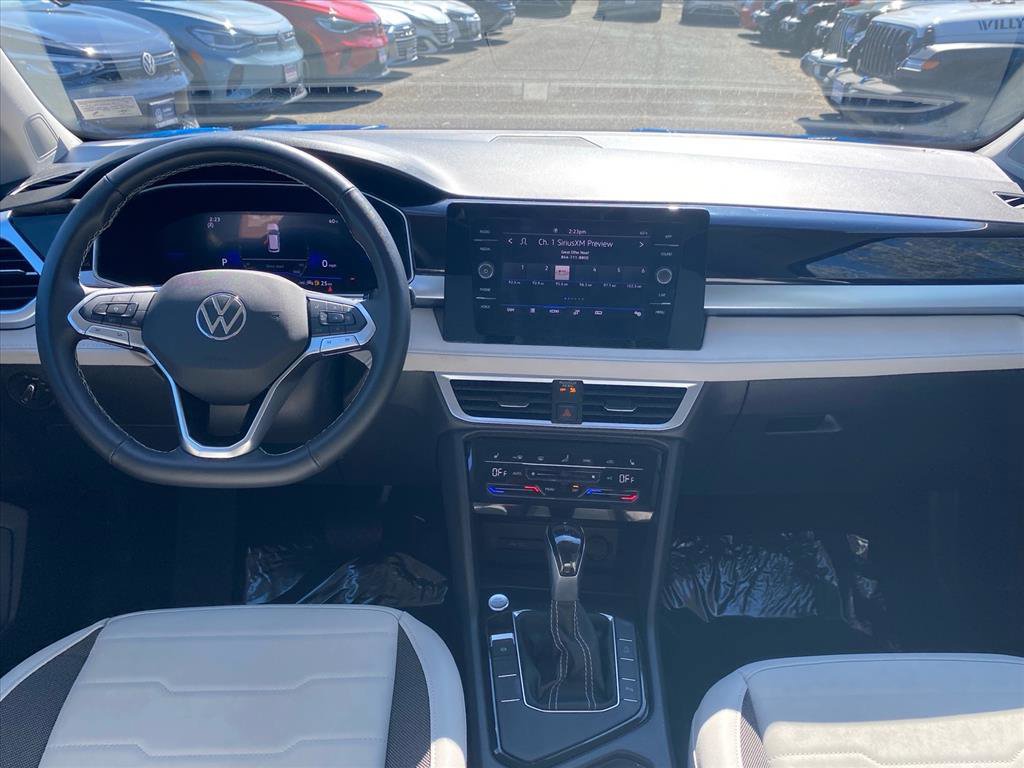 Used 2025 Volkswagen Taos SE image 11