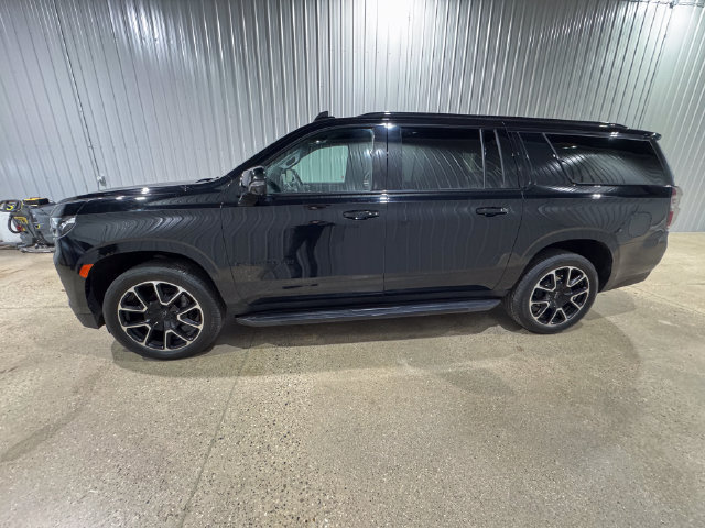 Used 2024 Chevrolet Suburban RST w/ Luxury Package AWD/4WD image 2