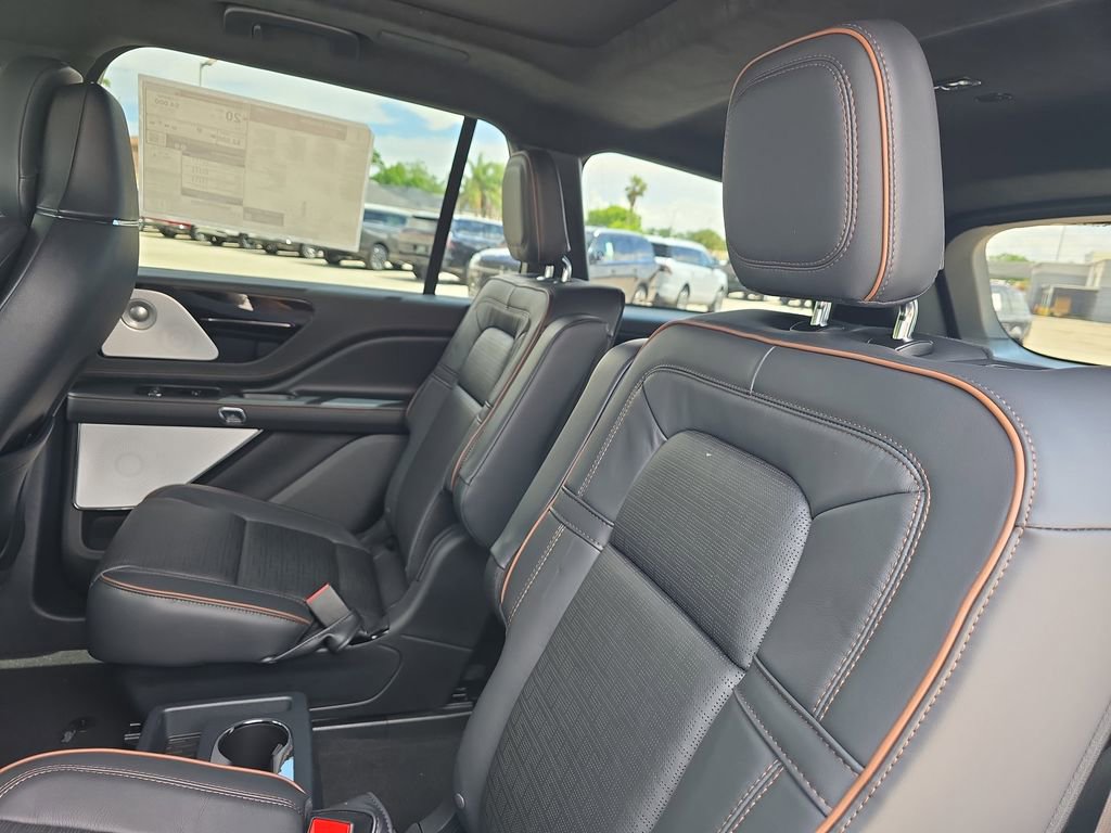 New 2026 Lincoln Aviator Black Label w/ Black Label Special Edition AWD/4WD image 12