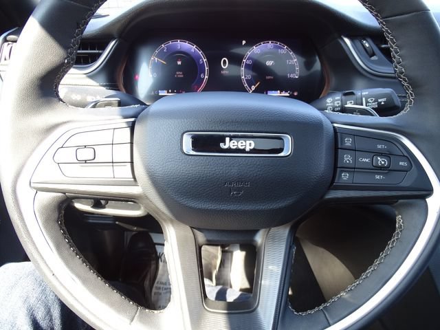 Used 2025 Jeep Grand Cherokee Altitude AWD/4WD image 20