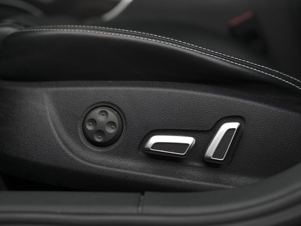 Used 2016 Audi S6 Prestige w/ Prestige Package image 40