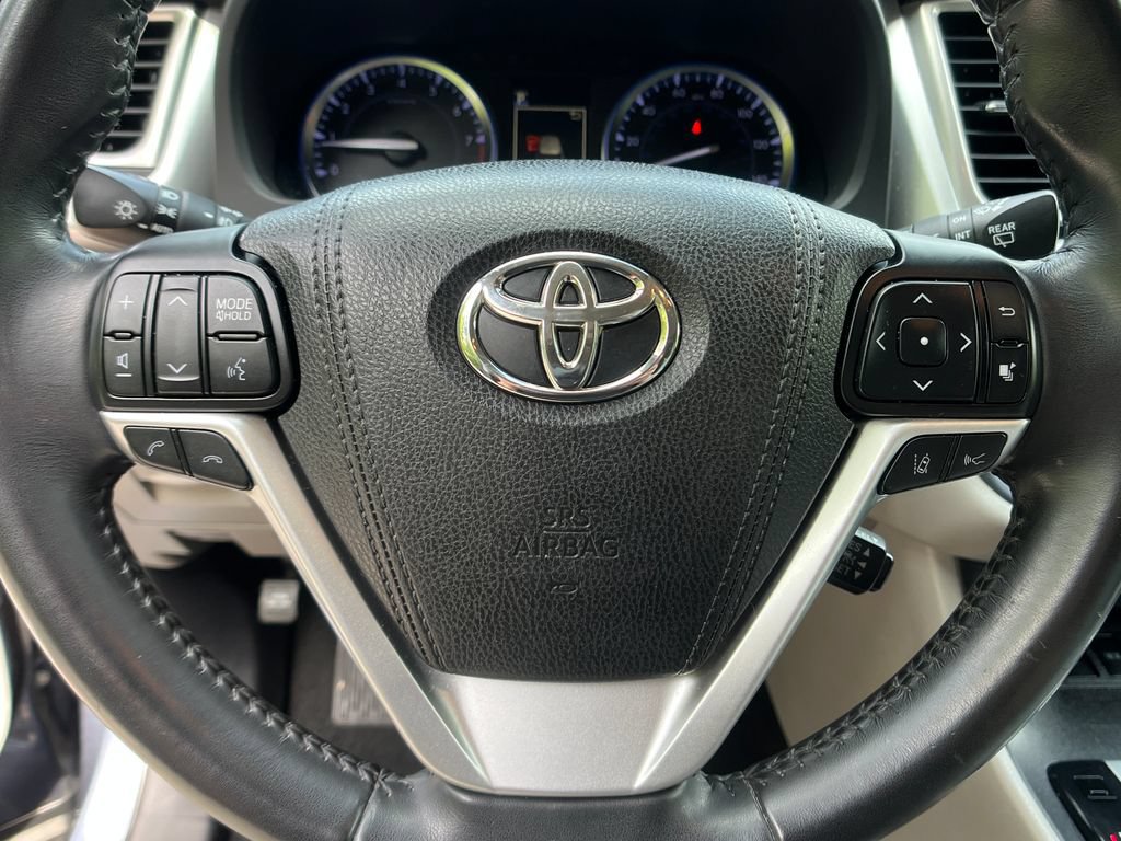 Used 2018 Toyota Highlander XLE AWD/4WD image 14