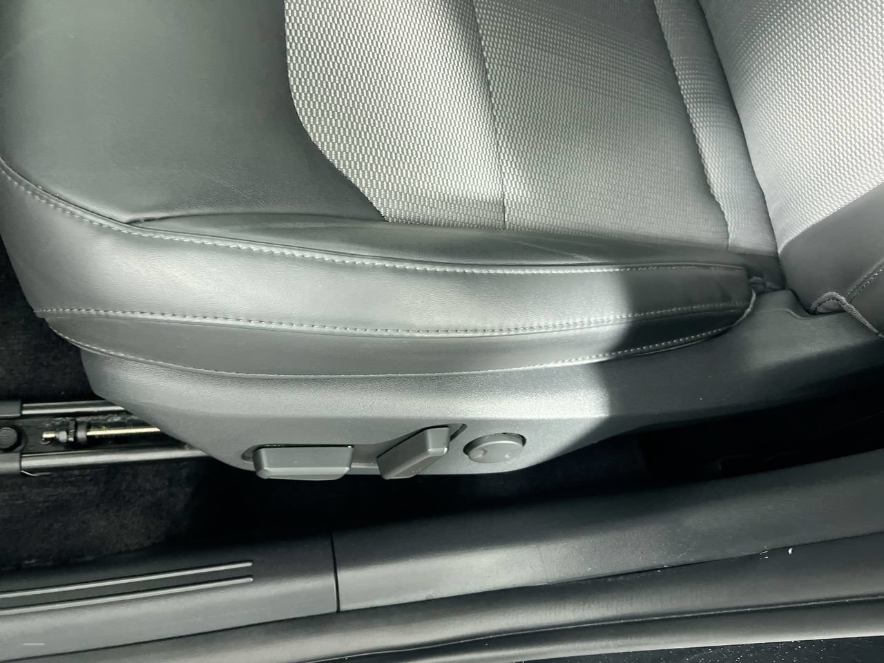 Certified 2025 Kia Niro EX Touring FWD image 15