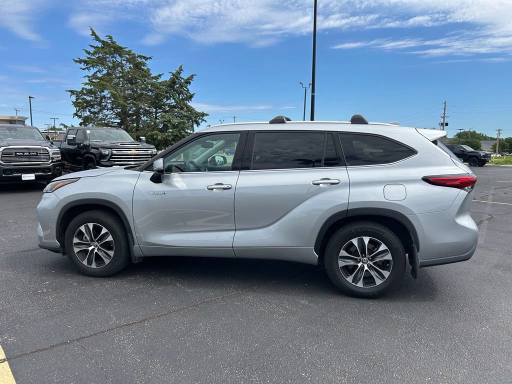 Used 2021 Toyota Highlander XLE FWD image 6
