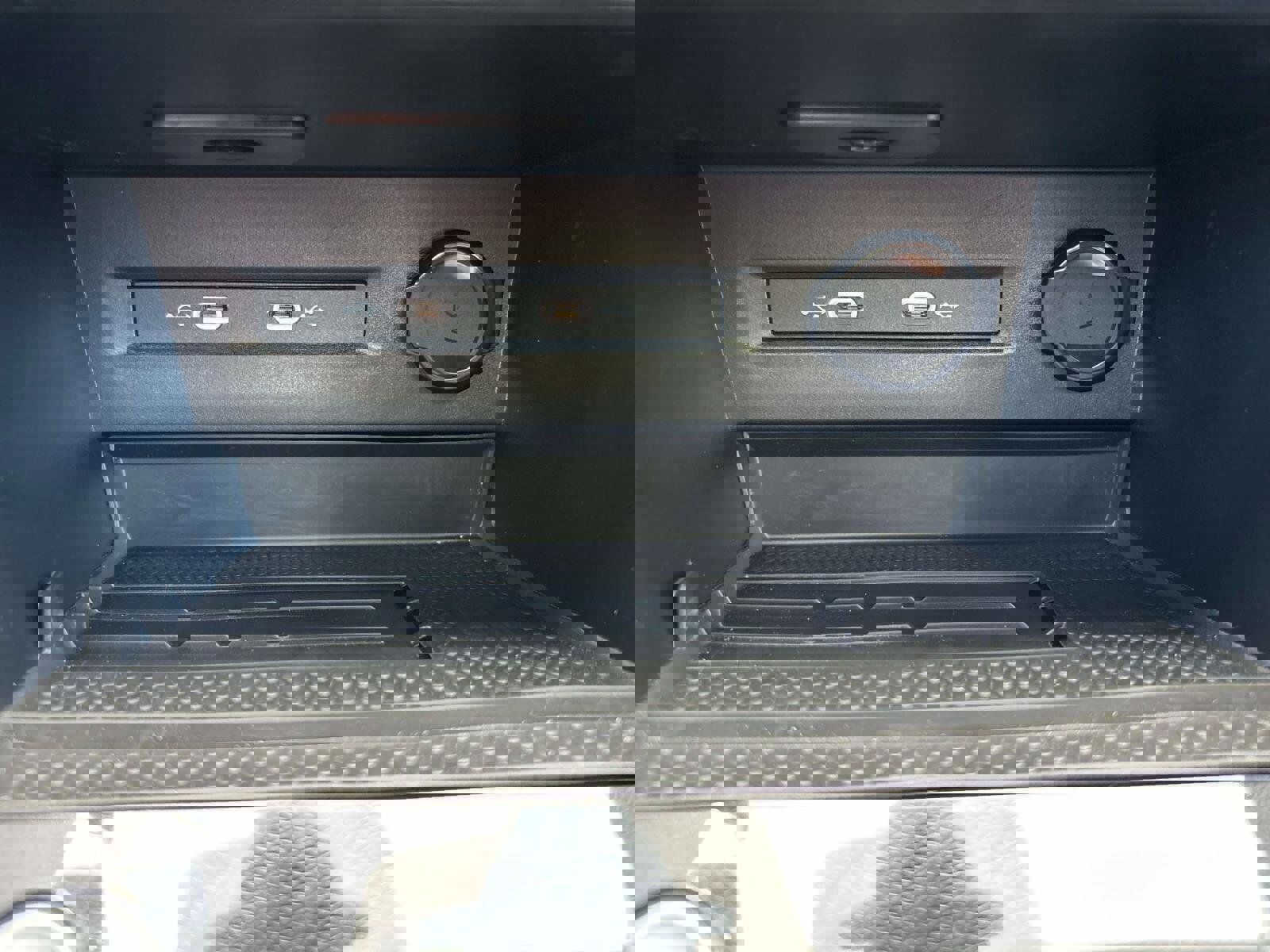 Used 2025 Volkswagen Taos SEL image 27