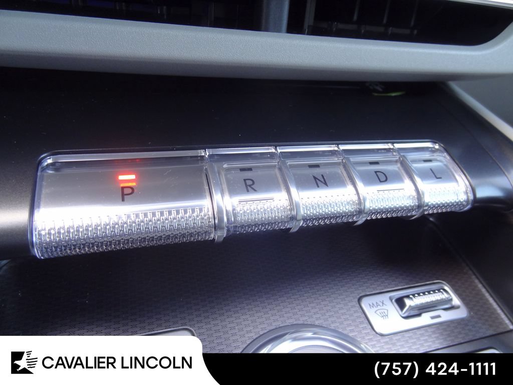 Used 2026 Lincoln Nautilus Premier AWD/4WD image 29