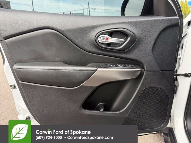 Used 2019 Jeep Cherokee Latitude Plus FWD image 19