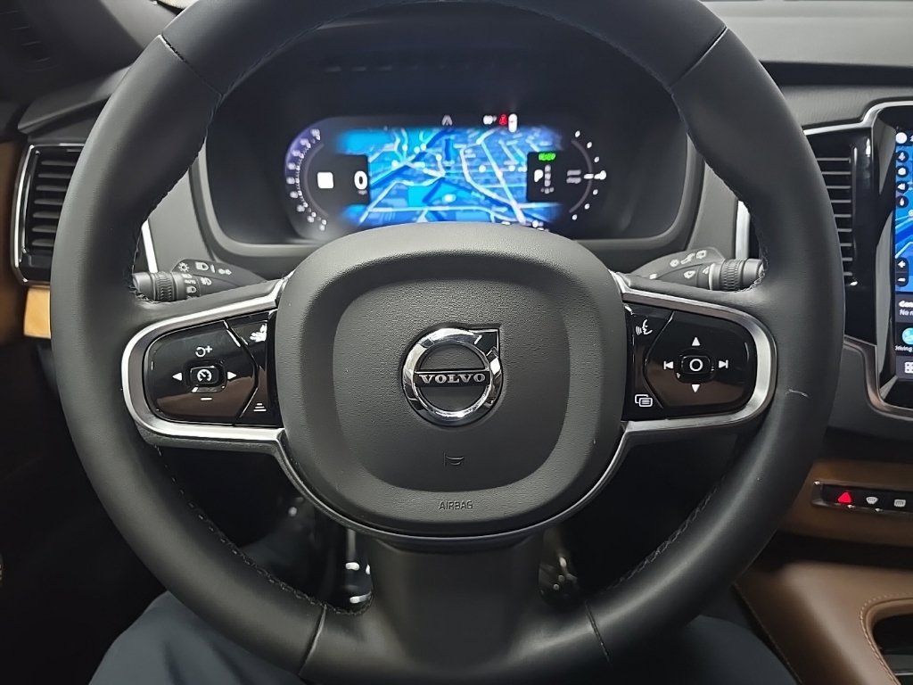 Used 2023 Volvo XC90 T8 Plus w/ Protection Package AWD/4WD image 19