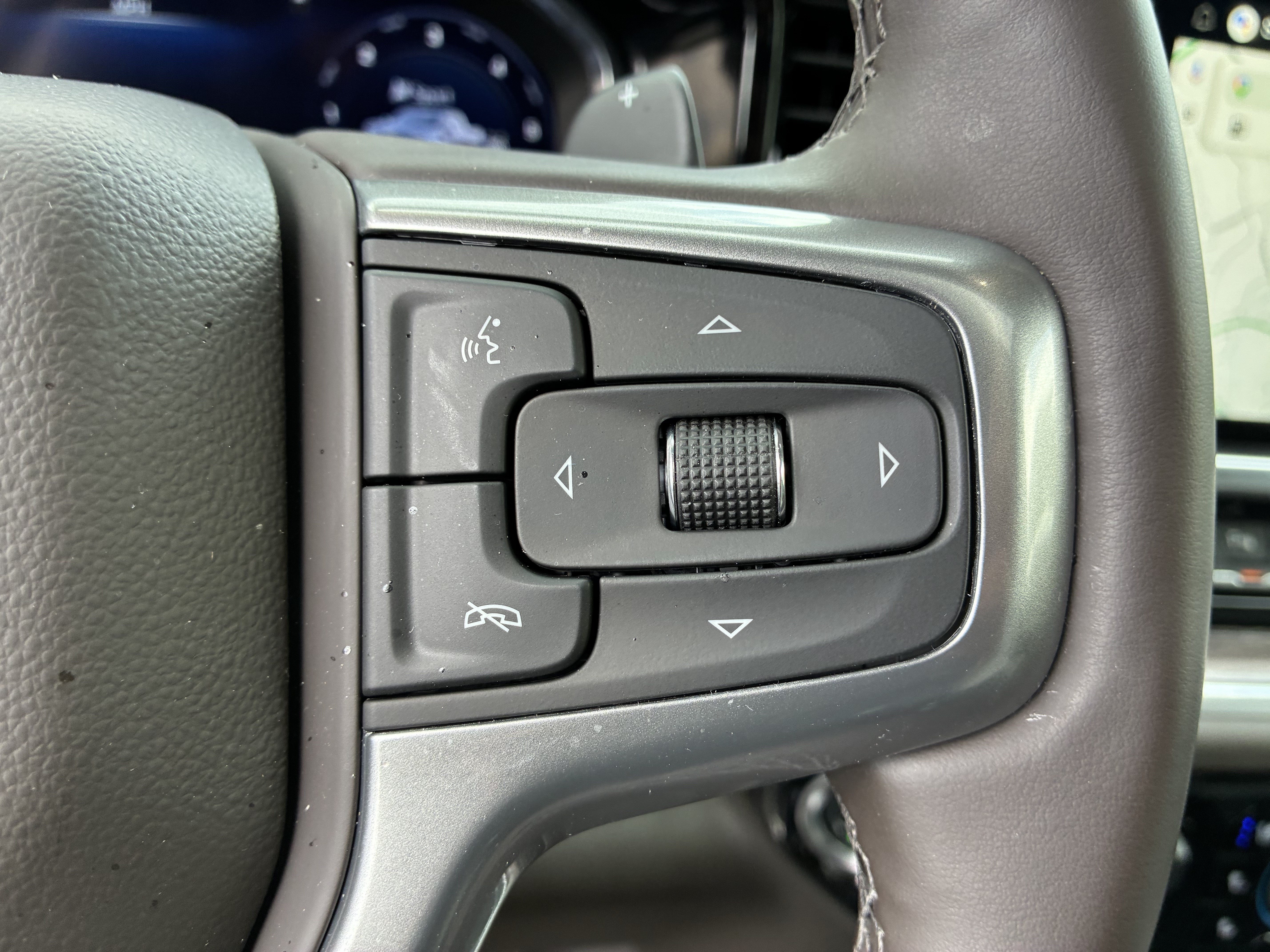 Used 2025 Chevrolet Silverado 1500 LTZ AWD/4WD image 30