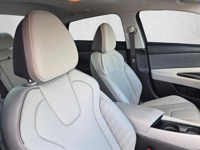 Used 2025 Hyundai Elantra Limited FWD image 18