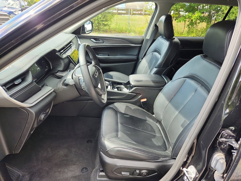 Used 2022 Jeep Grand Cherokee L Limited AWD/4WD image 25