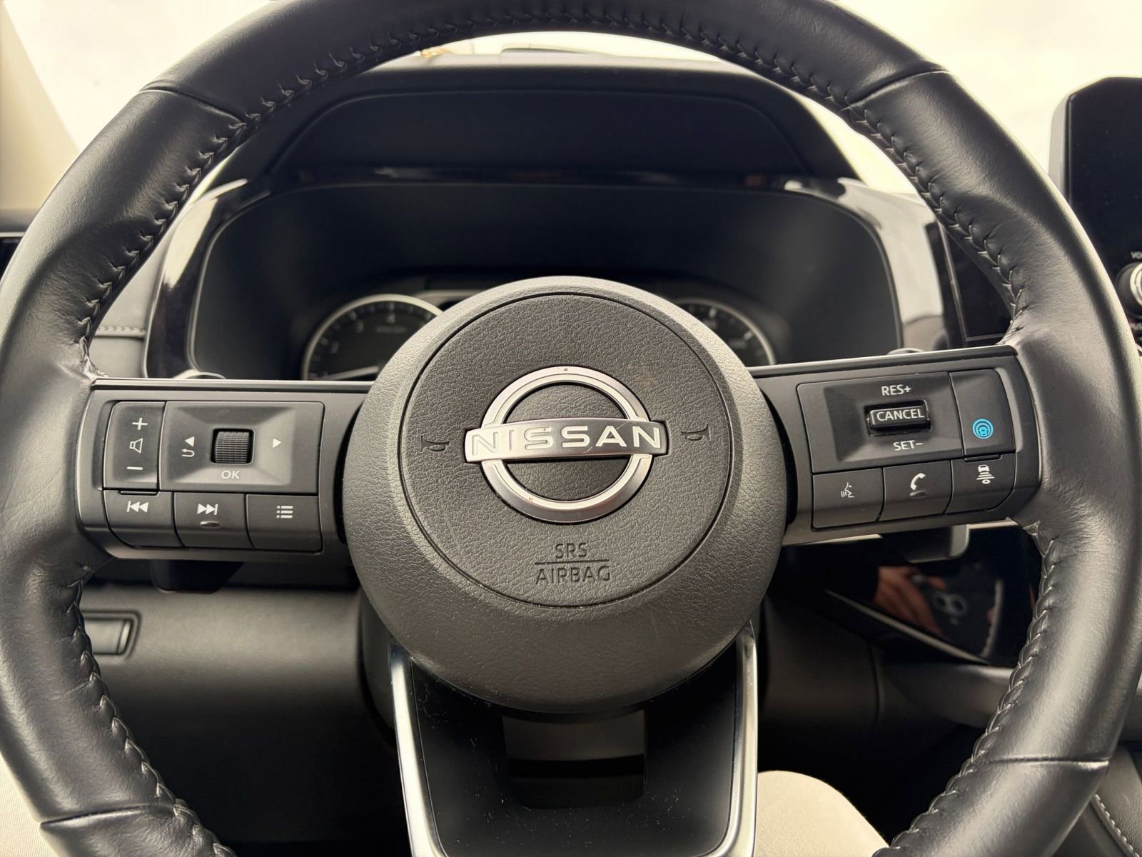 Used 2025 Nissan Pathfinder SV image 29