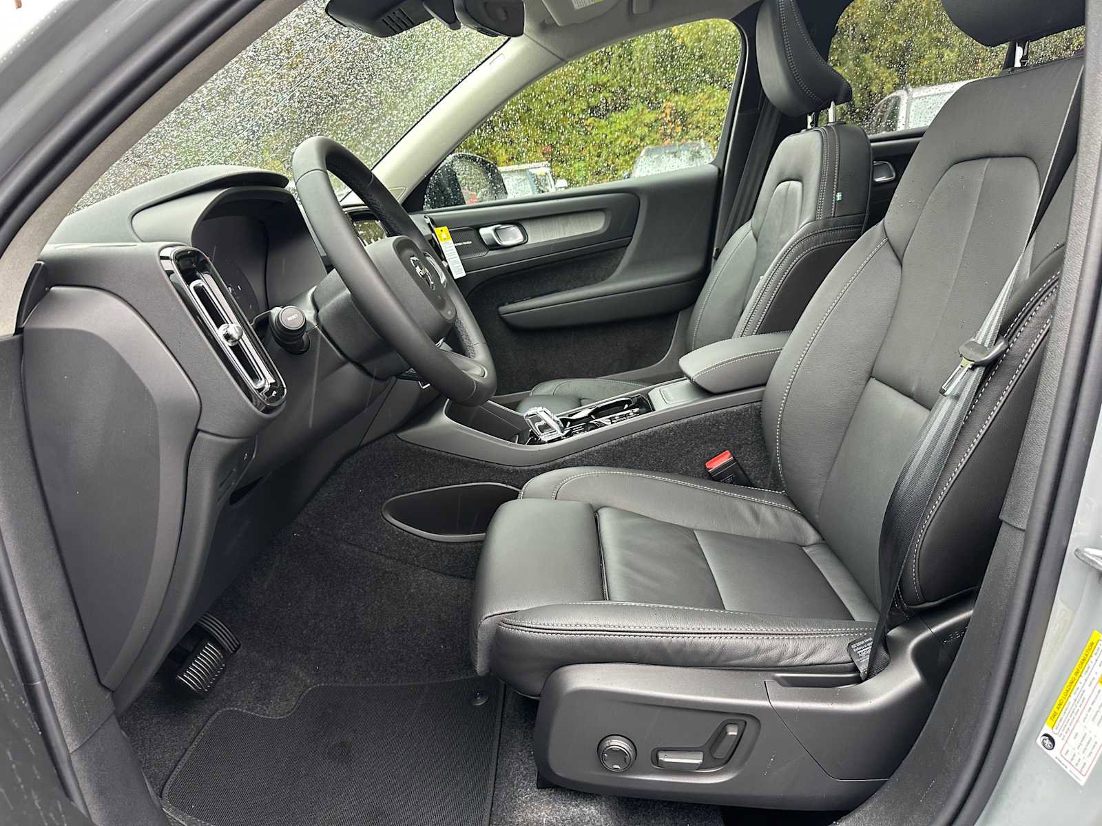 New 2026 Volvo XC40 B5 Ultra w/ Climate Package image 19