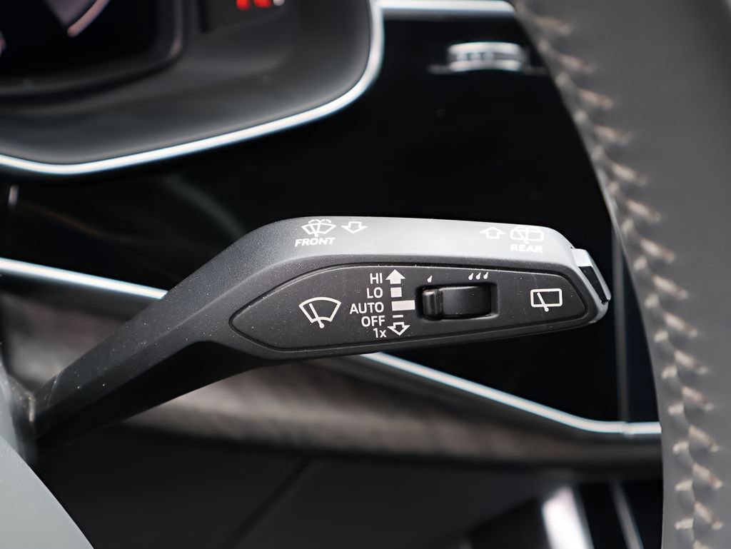 Used 2019 Audi Q8 Prestige w/ Luxury Package AWD/4WD image 35