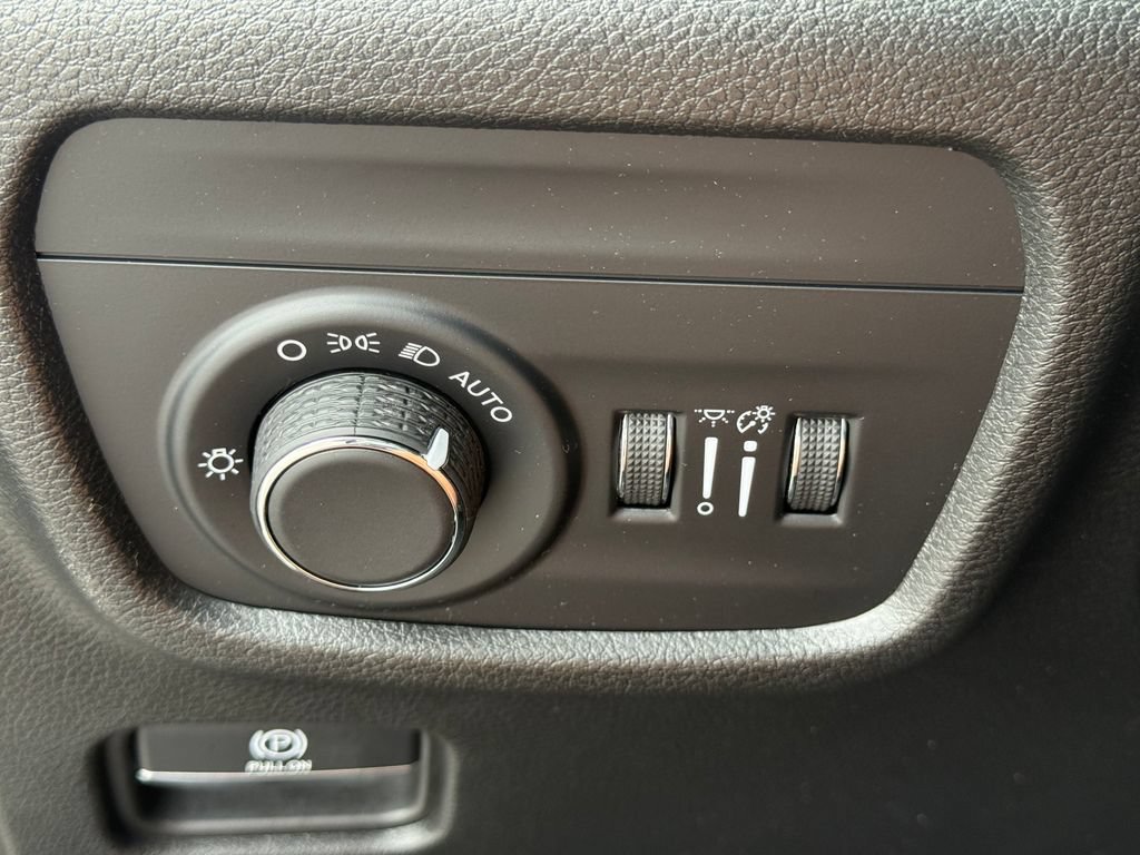 Used 2023 Jeep Grand Cherokee L Laredo AWD/4WD image 19