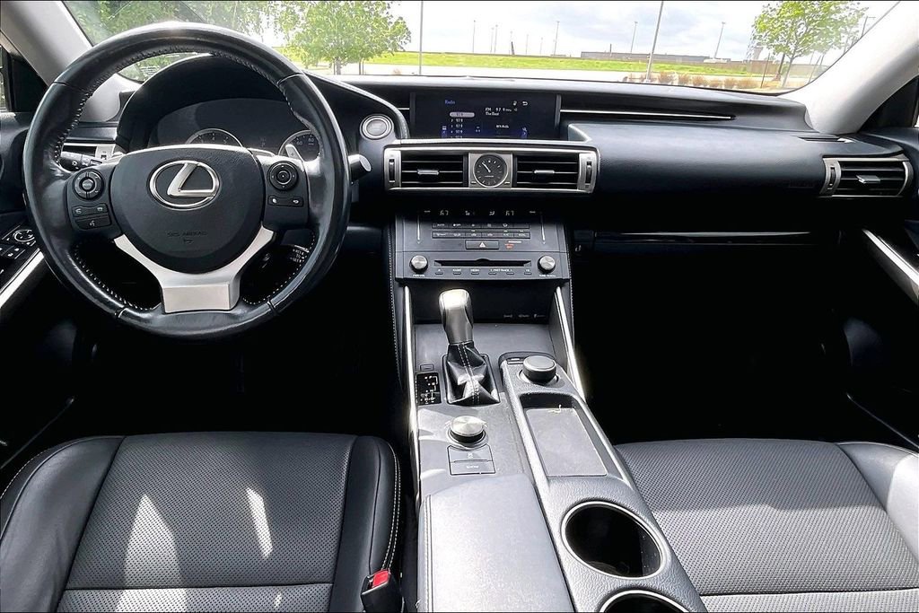 Used 2016 Lexus IS 200t image 18