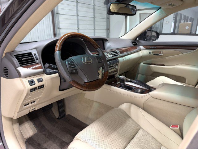 Used 2013 Lexus LS 460 w/ Ultra Luxury Pkg RWD image 13