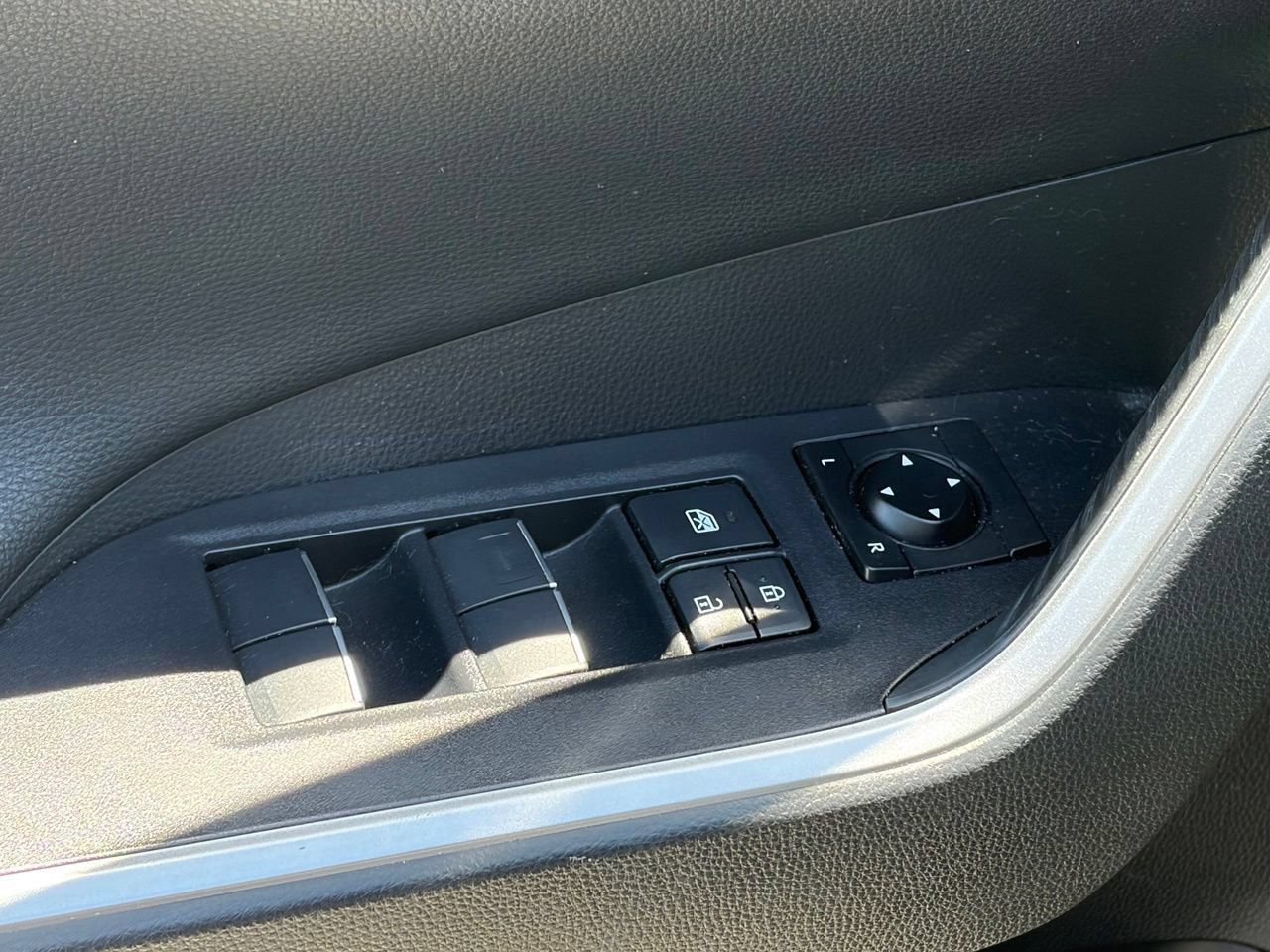 Used 2020 Toyota RAV4 XSE AWD/4WD image 8