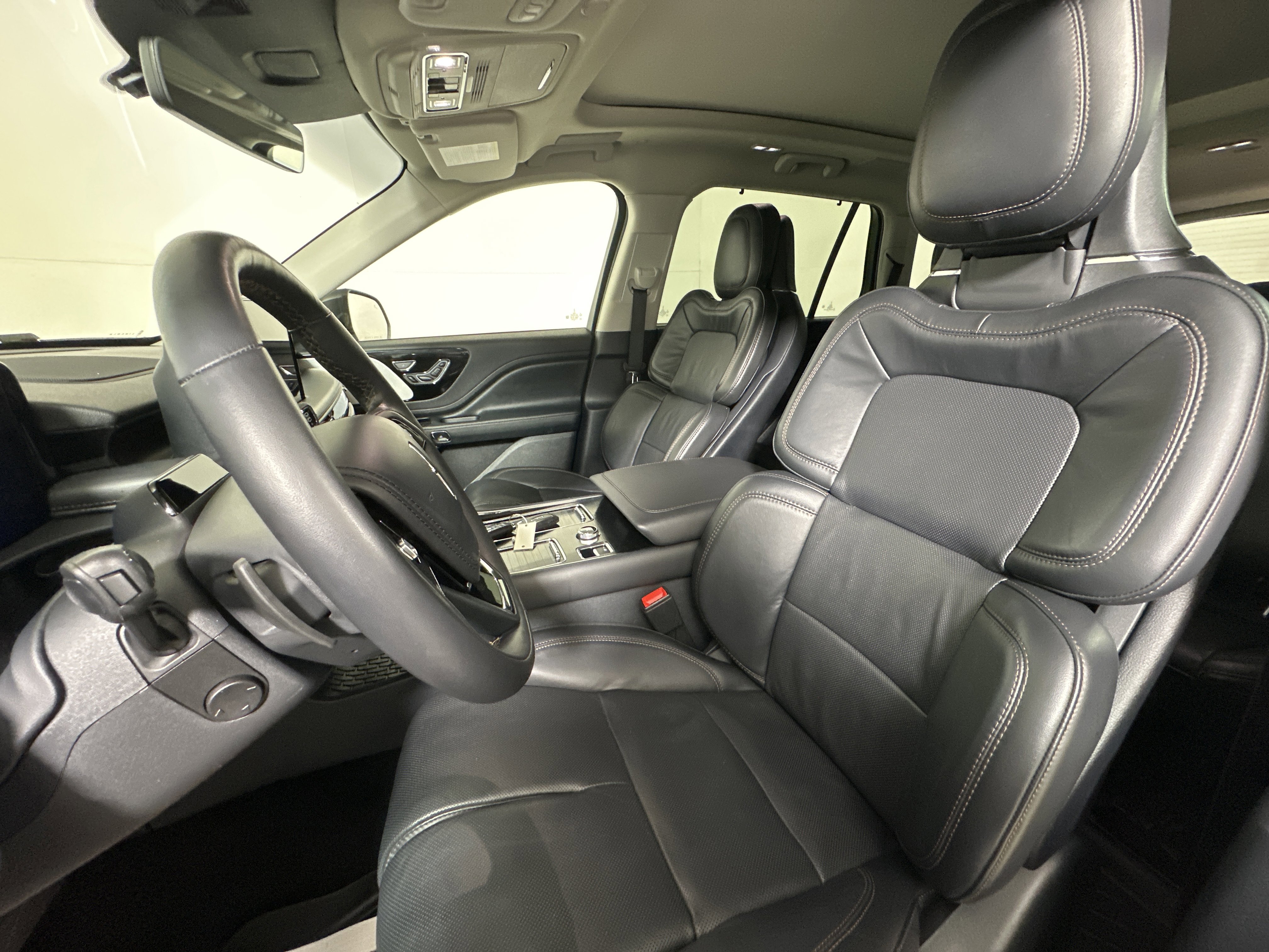 Used 2025 Lincoln Aviator Reserve w/ Equipment Group 201A image 9