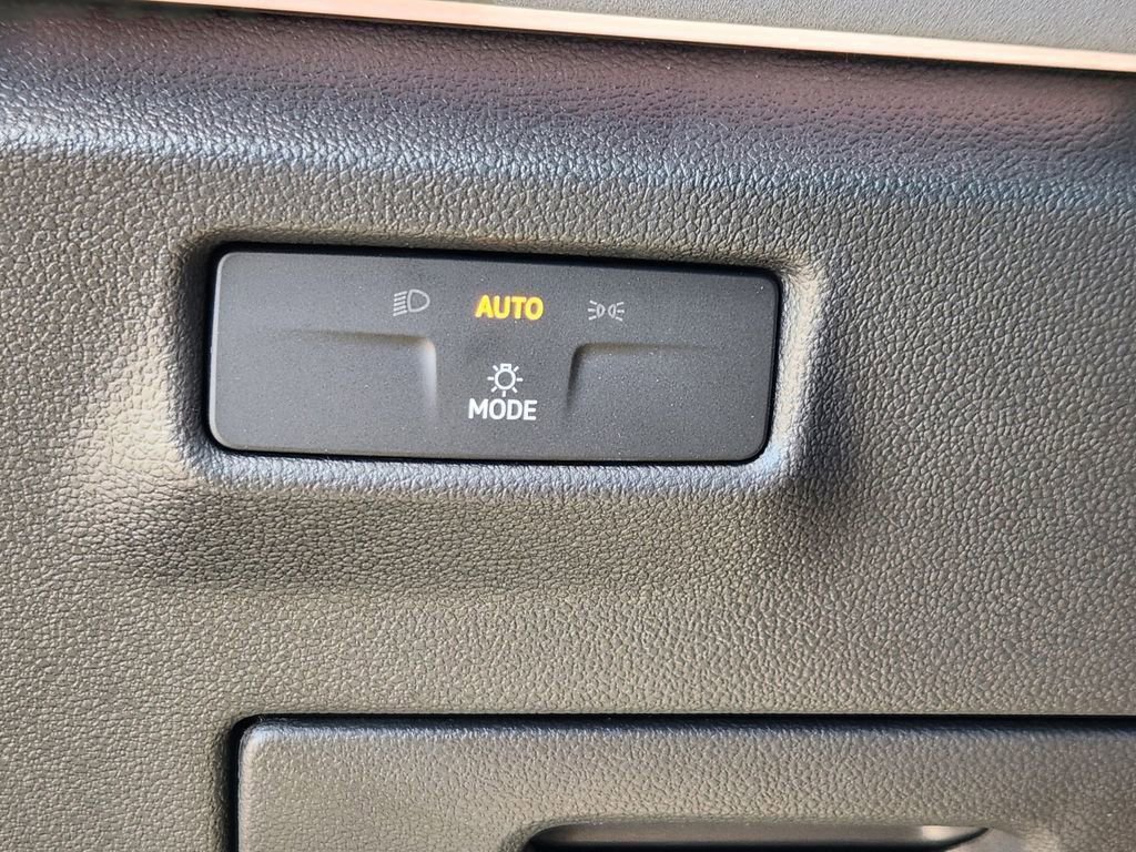 New 2026 Volkswagen Tiguan SE AWD/4WD image 14