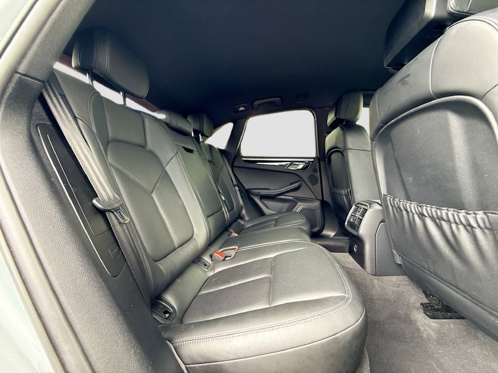 Used 2021 Porsche Macan AWD/4WD image 29
