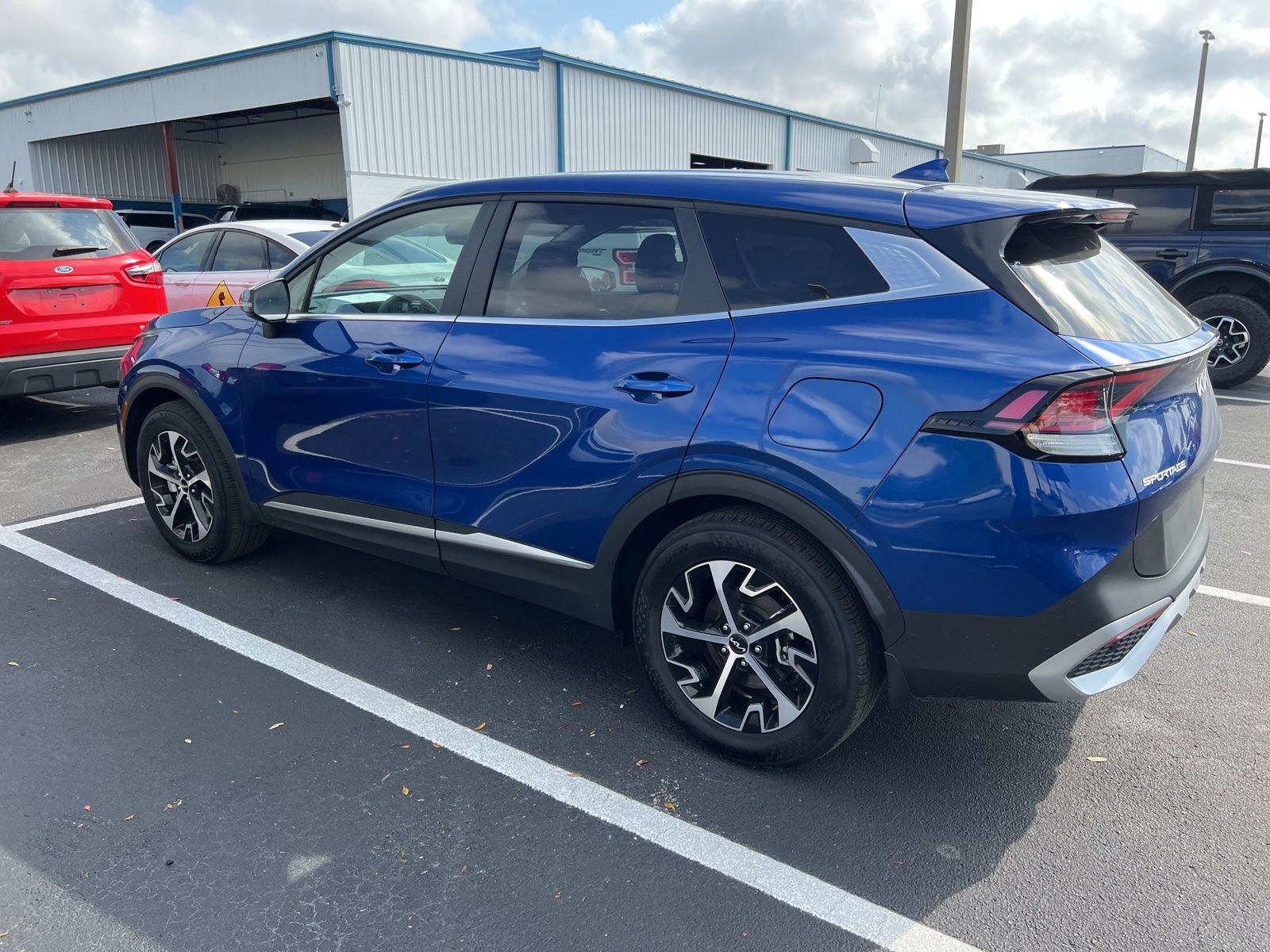 Used 2025 Kia Sportage EX image 13