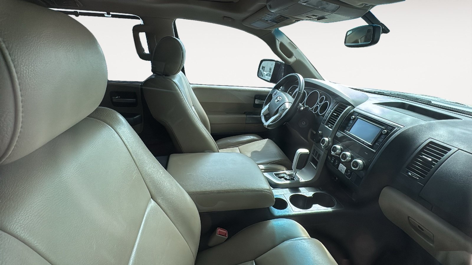 Used 2017 Toyota Sequoia Limited w/ Safety & Convenience Package RWD image 15