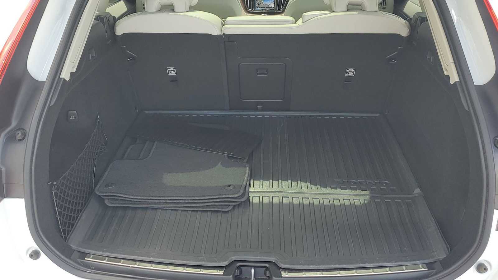 Used 2022 Volvo XC60 T8 Inscription Expression w/ Advanced Package image 34