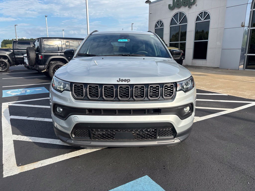 Used 2025 Jeep Compass Latitude w/ Altitude Special Edition AWD/4WD image 4