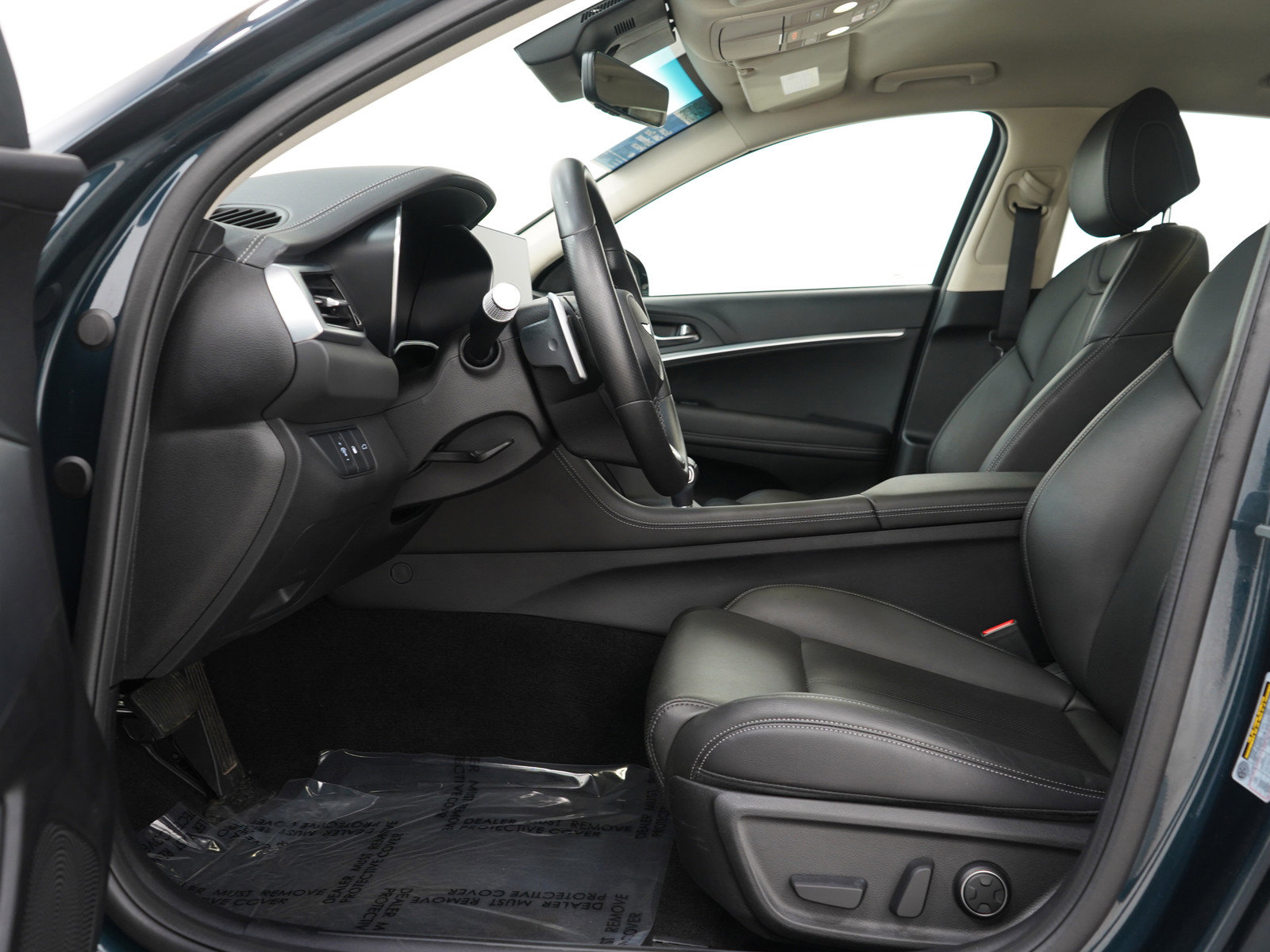 Used 2025 Genesis G70 2.5T image 17