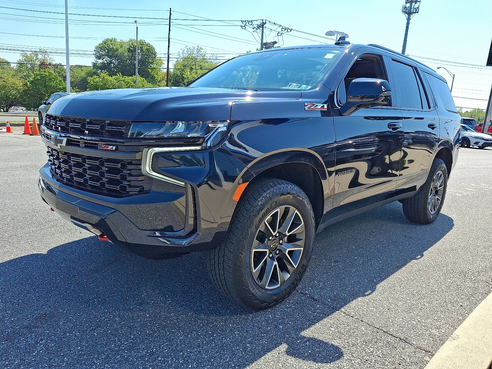 Certified 2023 Chevrolet Tahoe Z71 w/ Luxury Package AWD/4WD image 3