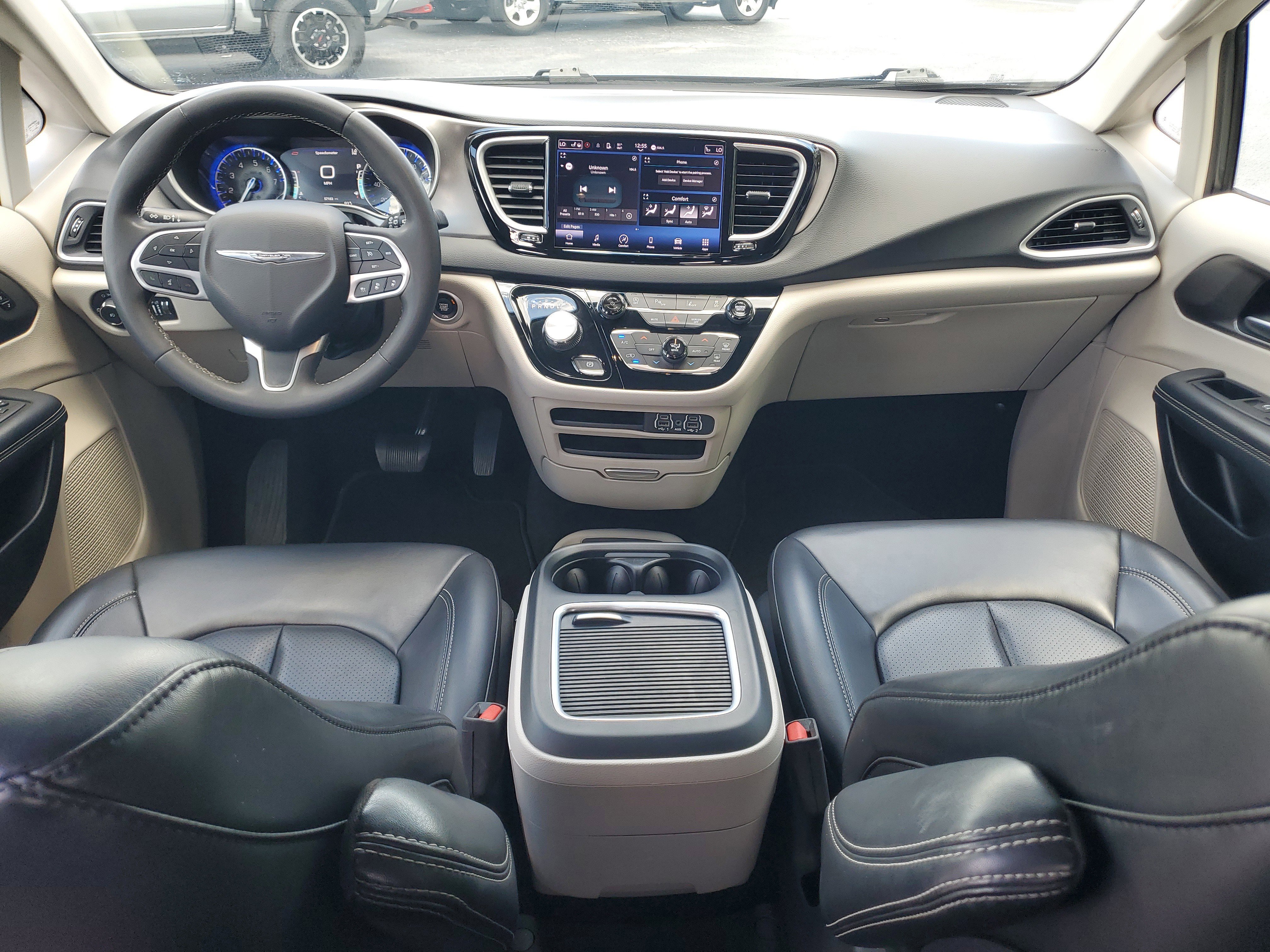 Used 2023 Chrysler Pacifica Touring-L FWD image 19